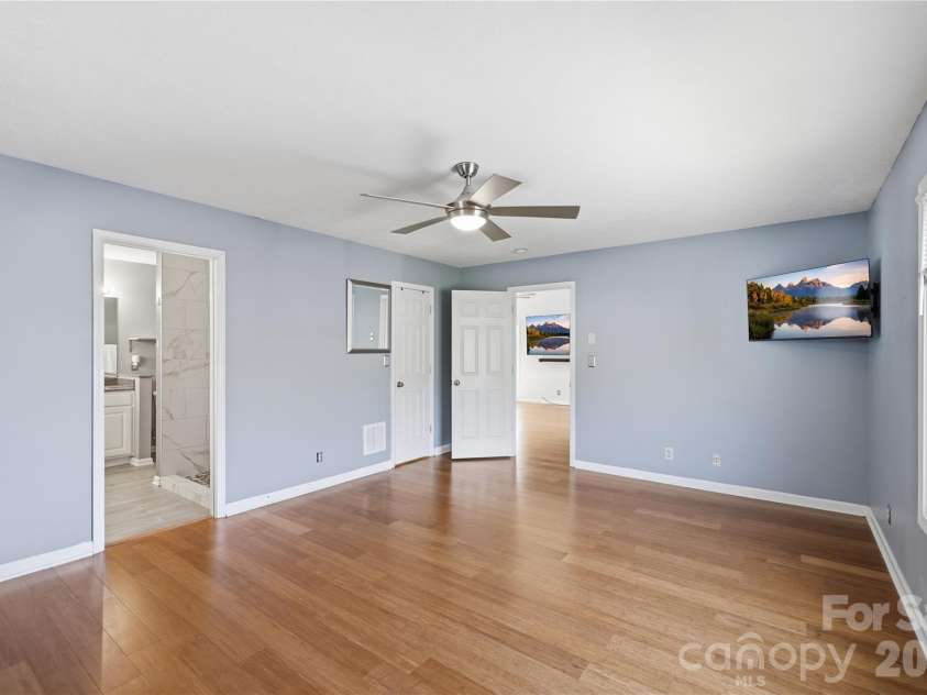 17 Driver Court, Hendersonville, NC 28739.  MLS# CAR4346036, YatesRealty ID 24897. 