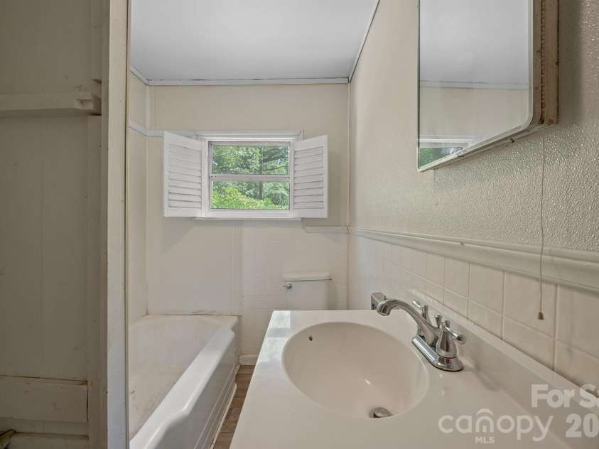 1517 NC 10 Highway, Newton, NC 28658.  MLS# CAR4376463, YatesRealty ID 24898. 