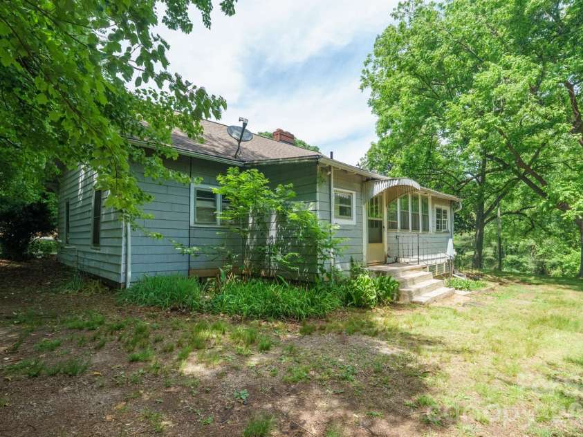 1517 NC 10 Highway, Newton, NC 28658.  MLS# CAR4376463, YatesRealty ID 24898. 