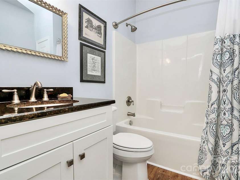 9119 Gander Drive, Charlotte, NC 28277.  MLS# CAR4222064, YatesRealty ID 24899. 2nd Full Bath