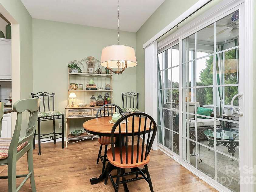 9119 Gander Drive, Charlotte, NC 28277.  MLS# CAR4222064, YatesRealty ID 24899. Breakfast room