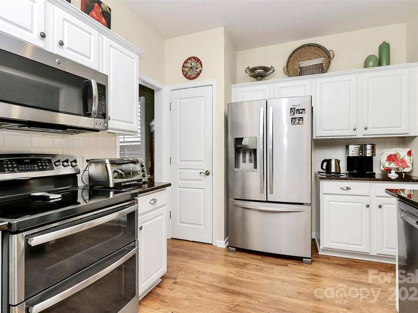 9119 Gander Drive, Charlotte, NC 28277.  MLS# CAR4222064, YatesRealty ID 24899. Kitchen