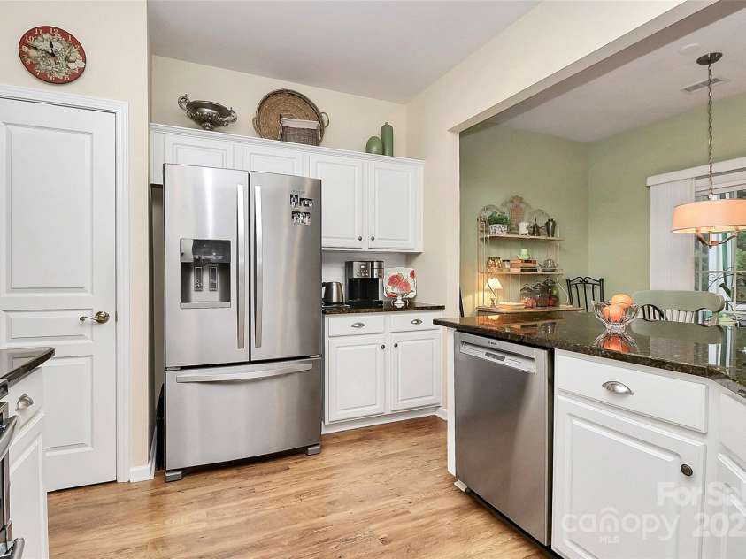 9119 Gander Drive, Charlotte, NC 28277.  MLS# CAR4222064, YatesRealty ID 24899. Kitchen
