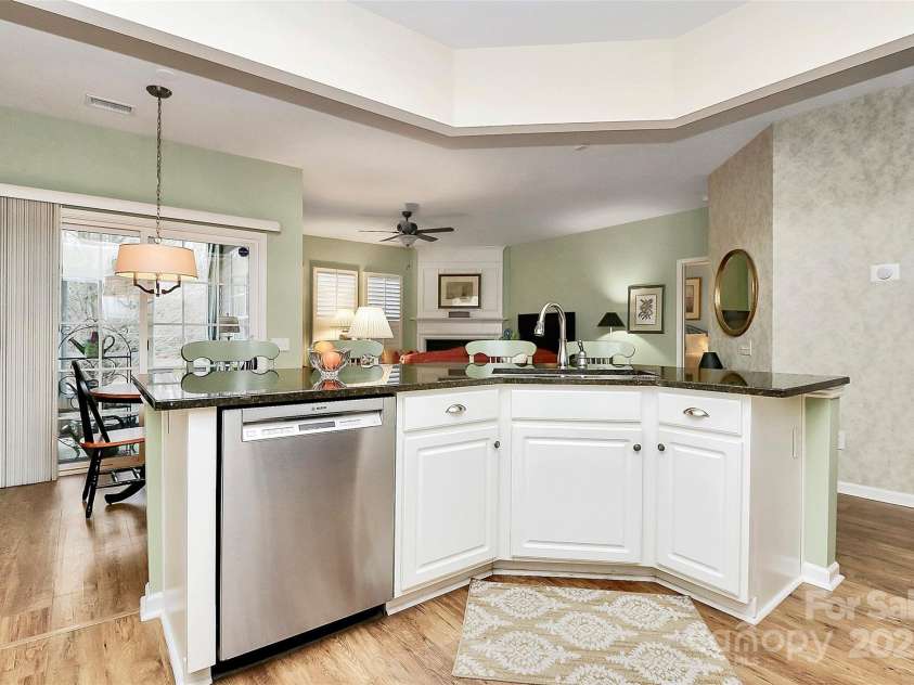 9119 Gander Drive, Charlotte, NC 28277.  MLS# CAR4222064, YatesRealty ID 24899. Kitchen