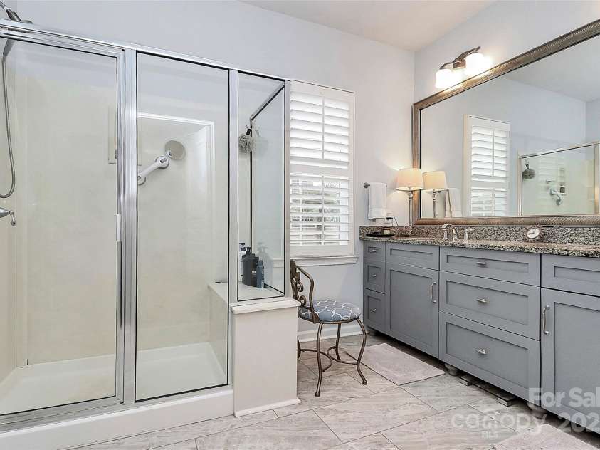 9119 Gander Drive, Charlotte, NC 28277.  MLS# CAR4222064, YatesRealty ID 24899. Primary Bath
