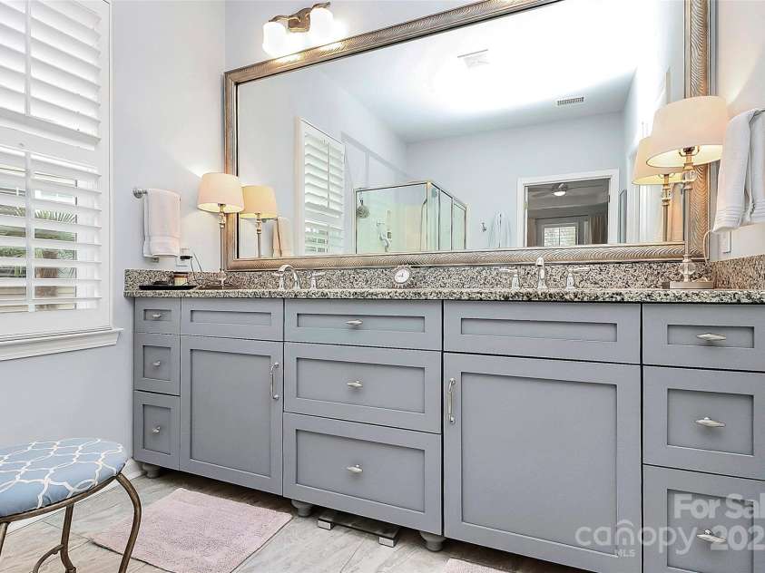 9119 Gander Drive, Charlotte, NC 28277.  MLS# CAR4222064, YatesRealty ID 24899. Primary Bath