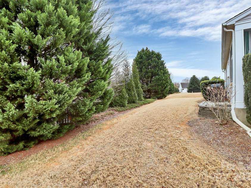 9119 Gander Drive, Charlotte, NC 28277.  MLS# CAR4222064, YatesRealty ID 24899. Rear yard