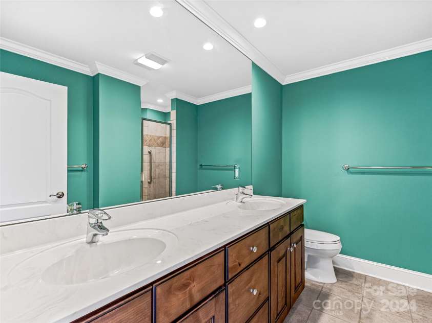 409 Elk Mountain Trail, Brevard, NC 28712.  MLS# CAR4196213, YatesRealty ID 249. En-suite bath