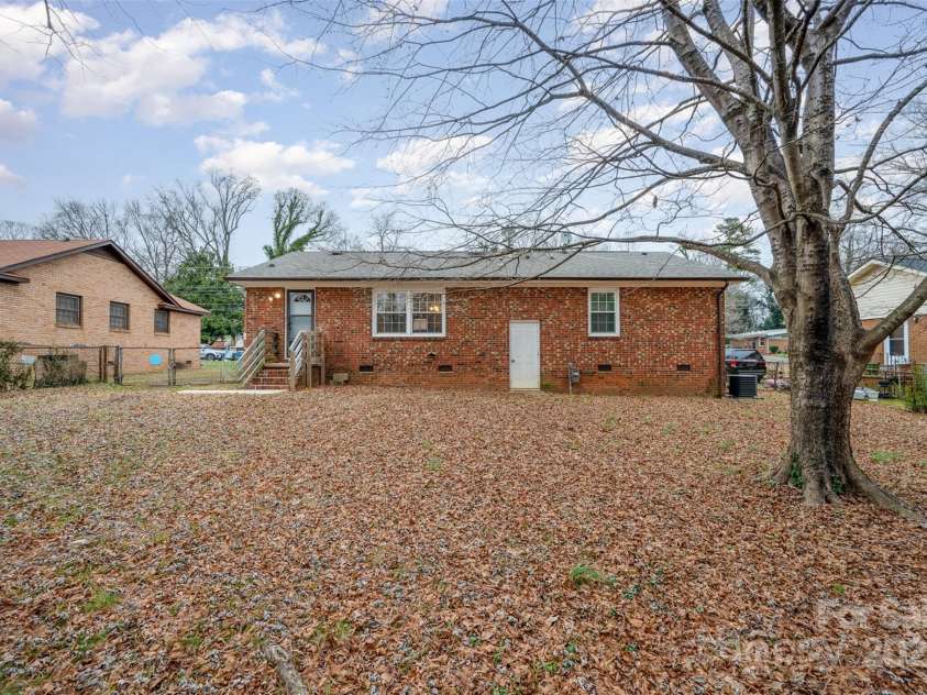 4201 Westridge Drive, Charlotte, NC 28208.  MLS# CAR4208935, YatesRealty ID 249. 