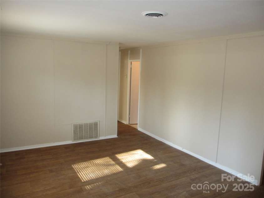 1138 Choyce Avenue, Charlotte, NC 28217.  MLS# CAR4234859, YatesRealty ID 2490. 