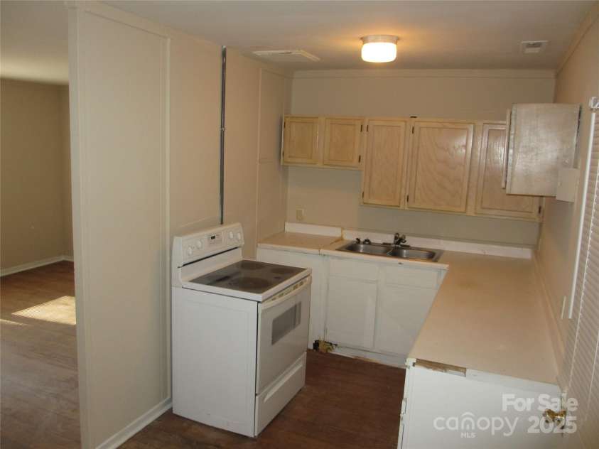 1138 Choyce Avenue, Charlotte, NC 28217.  MLS# CAR4234859, YatesRealty ID 2490. 