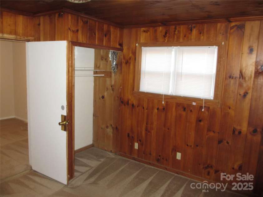 1138 Choyce Avenue, Charlotte, NC 28217.  MLS# CAR4234859, YatesRealty ID 2490. 