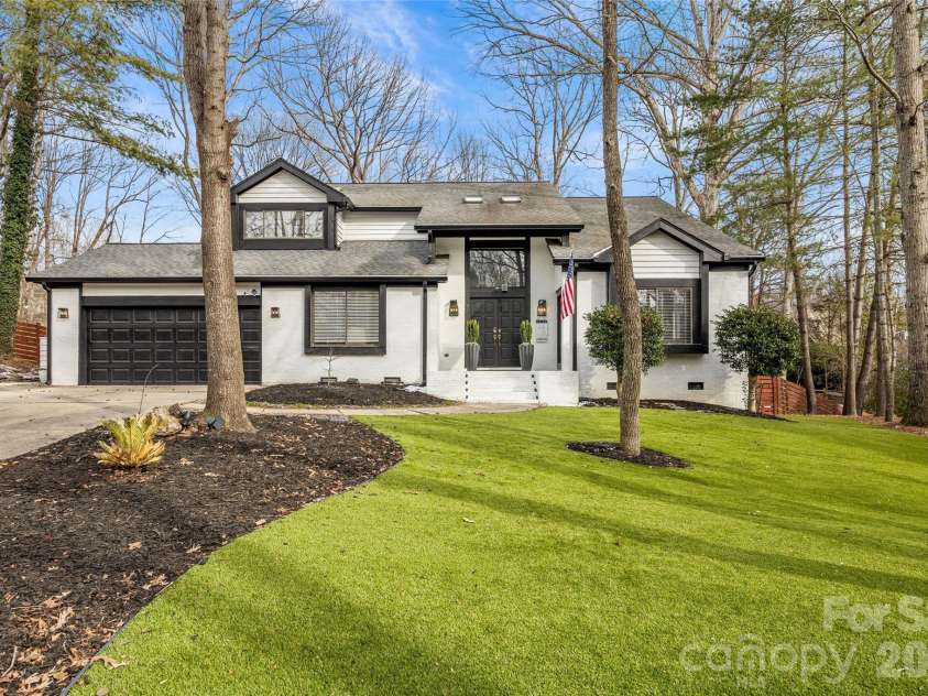 9562 Hunting Court, Matthews, NC 28105.  MLS# CAR4342308, YatesRealty ID 24903. 