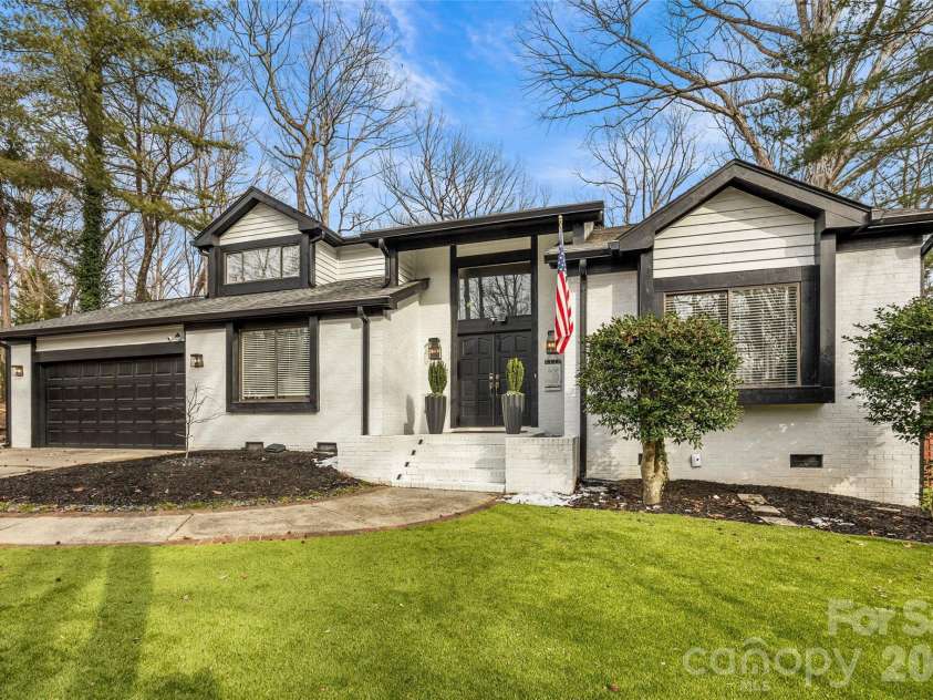 9562 Hunting Court, Matthews, NC 28105.  MLS# CAR4342308, YatesRealty ID 24903. 