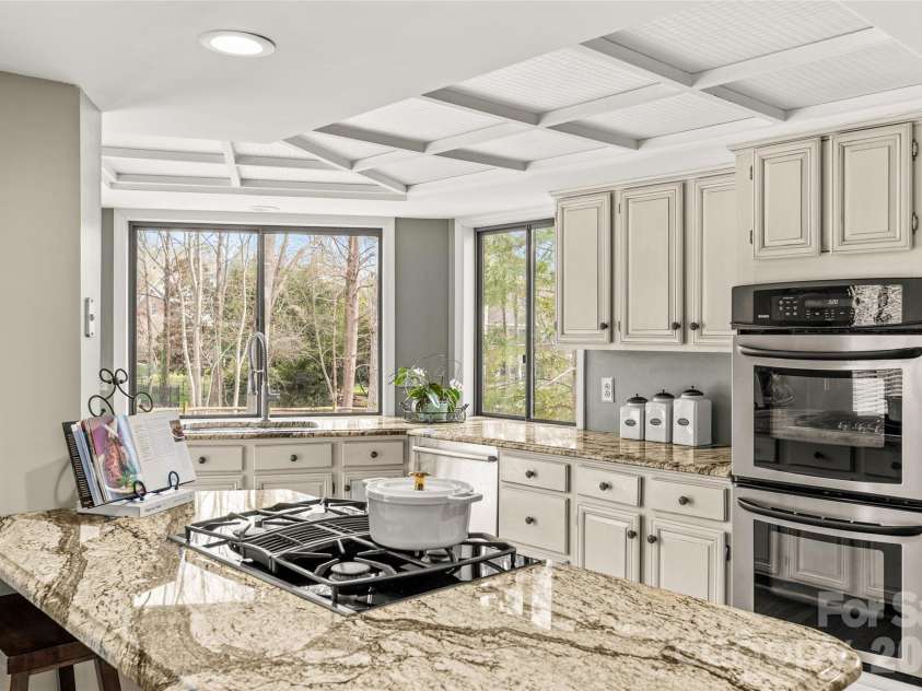9562 Hunting Court, Matthews, NC 28105.  MLS# CAR4342308, YatesRealty ID 24903. 