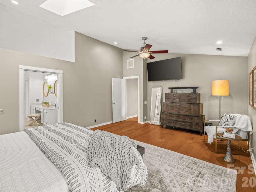 9562 Hunting Court, Matthews, NC 28105.  MLS# CAR4342308, YatesRealty ID 24903. 