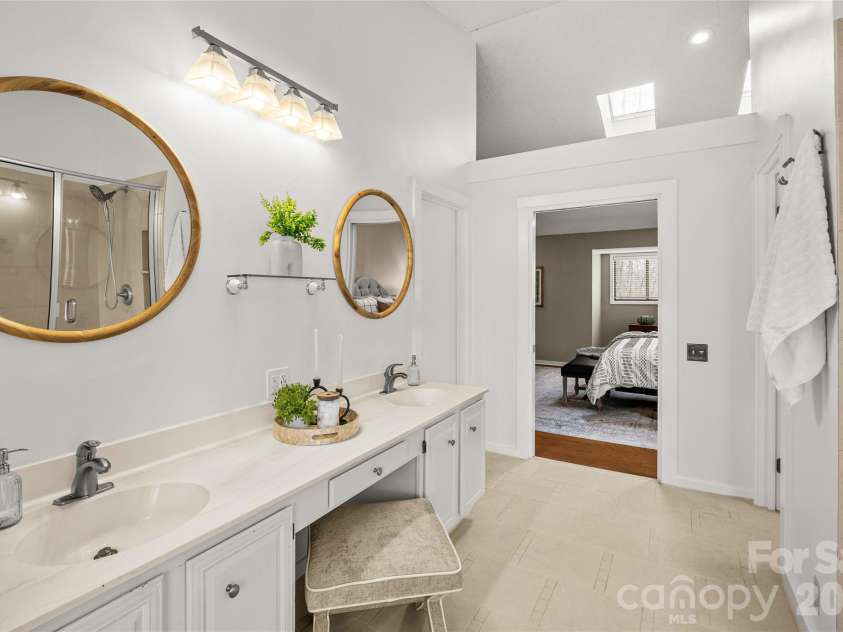 9562 Hunting Court, Matthews, NC 28105.  MLS# CAR4342308, YatesRealty ID 24903. 