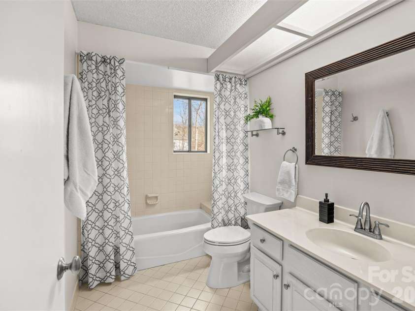 9562 Hunting Court, Matthews, NC 28105.  MLS# CAR4342308, YatesRealty ID 24903. 