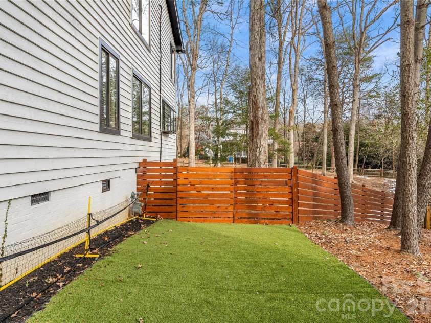 9562 Hunting Court, Matthews, NC 28105.  MLS# CAR4342308, YatesRealty ID 24903. 