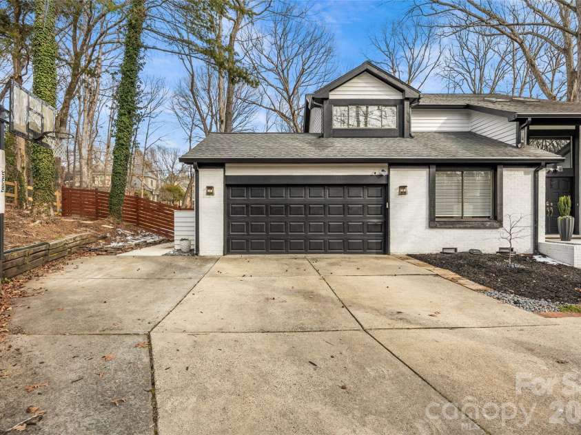 9562 Hunting Court, Matthews, NC 28105.  MLS# CAR4342308, YatesRealty ID 24903. 