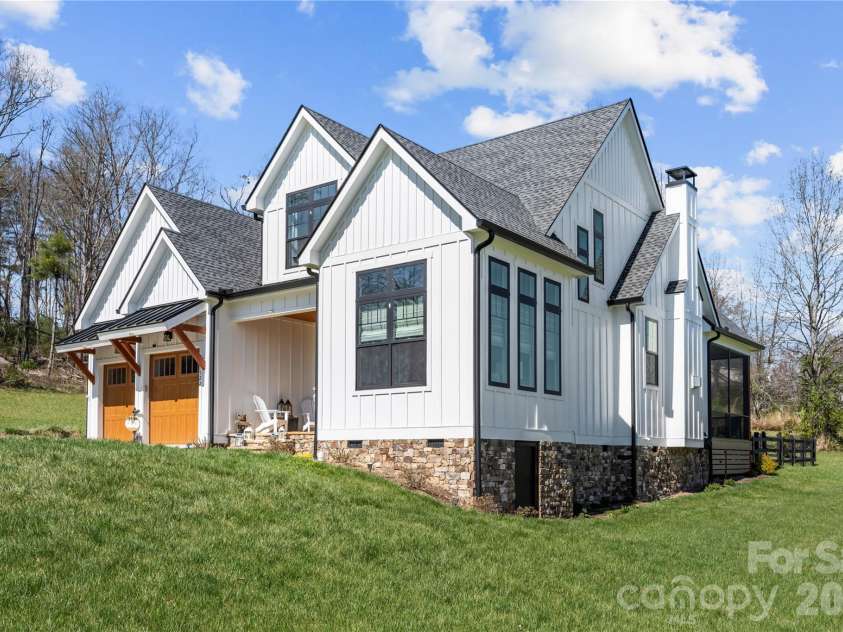 122 Wintercress Drive, Mills River, NC 28759.  MLS# CAR4361949, YatesRealty ID 24904. 