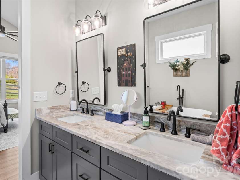 122 Wintercress Drive, Mills River, NC 28759.  MLS# CAR4361949, YatesRealty ID 24904. 