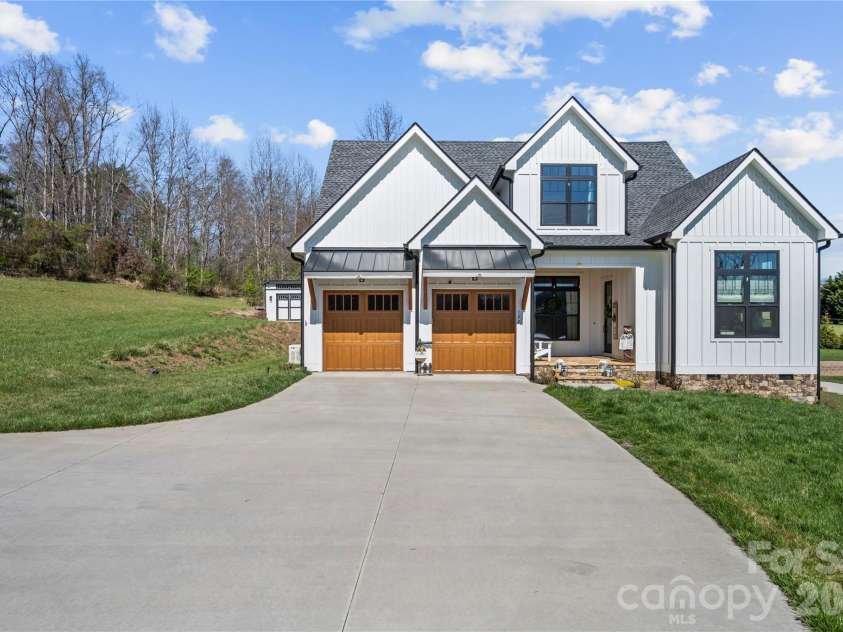 122 Wintercress Drive, Mills River, NC 28759.  MLS# CAR4361949, YatesRealty ID 24904. 