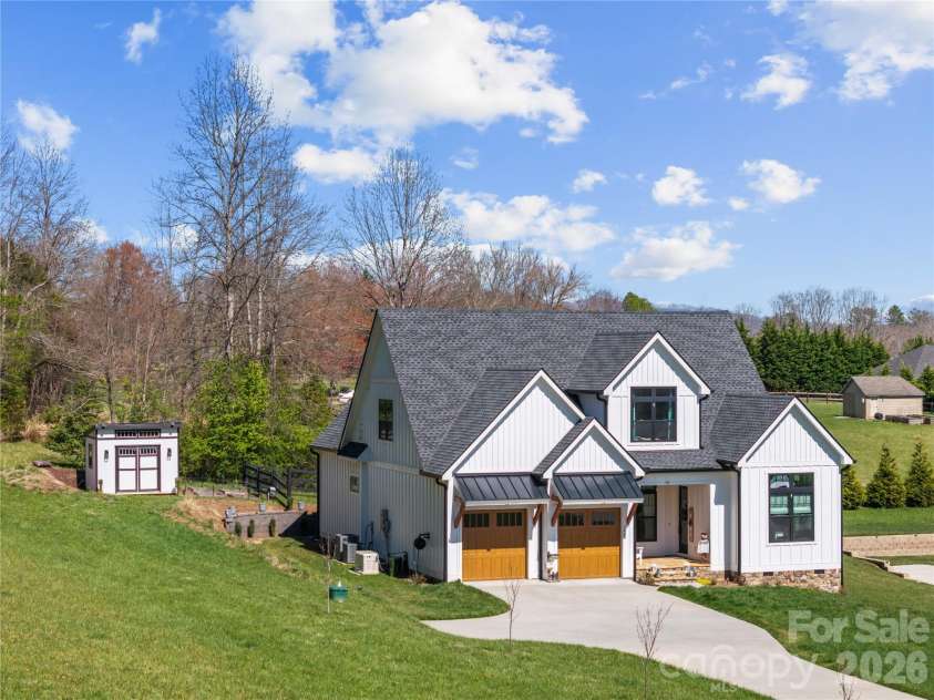 122 Wintercress Drive, Mills River, NC 28759.  MLS# CAR4361949, YatesRealty ID 24904. 