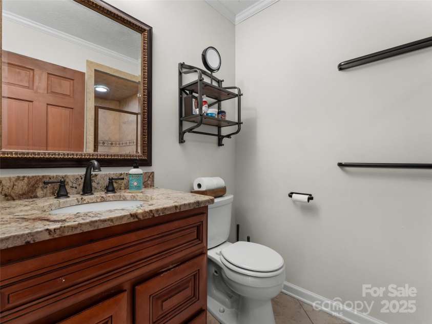 251 Sherwood Lane, Hendersonville, NC 28791.  MLS# CAR4266168, YatesRealty ID 24904. Hallway Full Bathroom