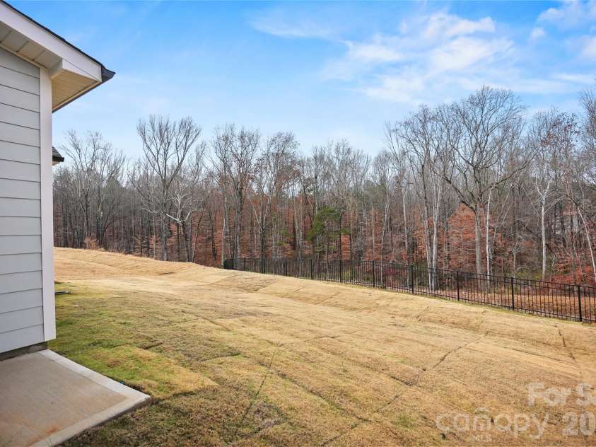 2024 Waxhaw Crossing Drive, Waxhaw, NC 28173.  MLS# CAR4325572, YatesRealty ID 24905. Backyard