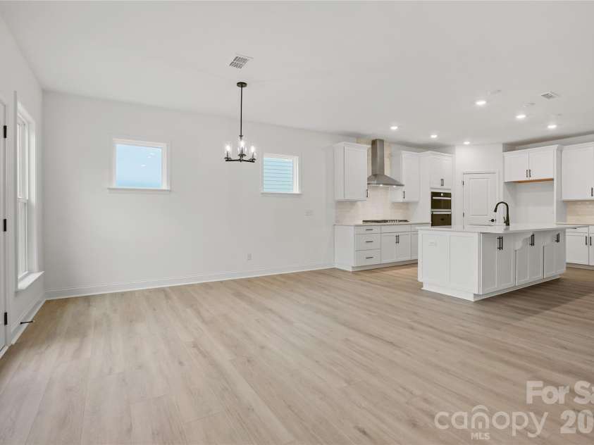 2024 Waxhaw Crossing Drive, Waxhaw, NC 28173.  MLS# CAR4325572, YatesRealty ID 24905. Cafe