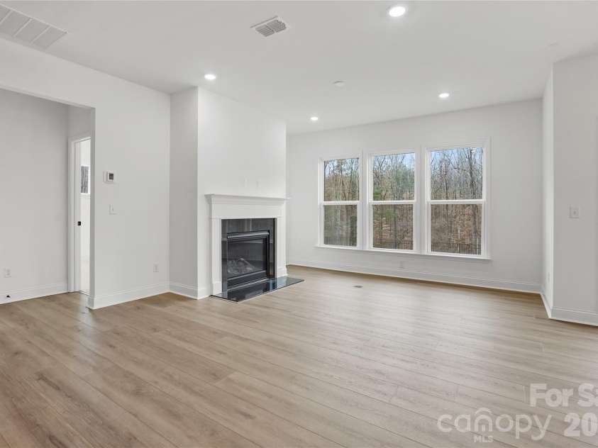2024 Waxhaw Crossing Drive, Waxhaw, NC 28173.  MLS# CAR4325572, YatesRealty ID 24905. Gathering Room