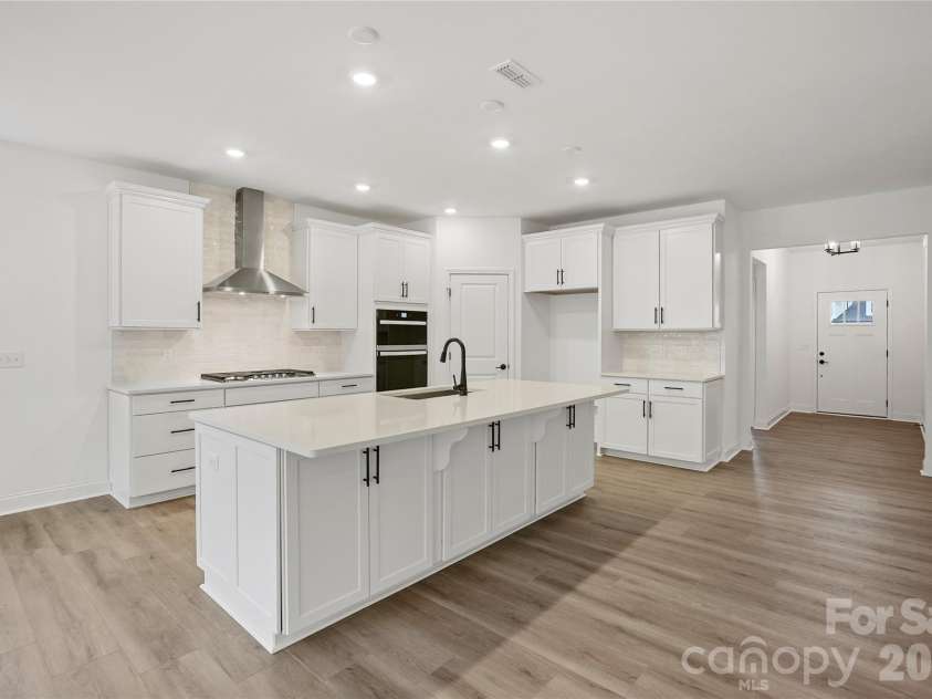 2024 Waxhaw Crossing Drive, Waxhaw, NC 28173.  MLS# CAR4325572, YatesRealty ID 24905. Kitchen