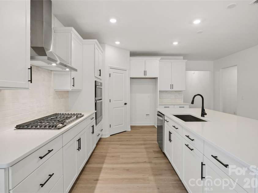 2024 Waxhaw Crossing Drive, Waxhaw, NC 28173.  MLS# CAR4325572, YatesRealty ID 24905. Kitchen