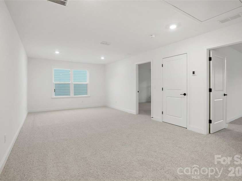 2024 Waxhaw Crossing Drive, Waxhaw, NC 28173.  MLS# CAR4325572, YatesRealty ID 24905. Loft