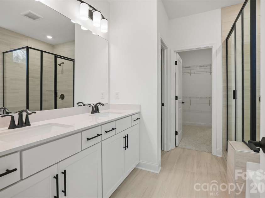 2024 Waxhaw Crossing Drive, Waxhaw, NC 28173.  MLS# CAR4325572, YatesRealty ID 24905. Owner's Bath