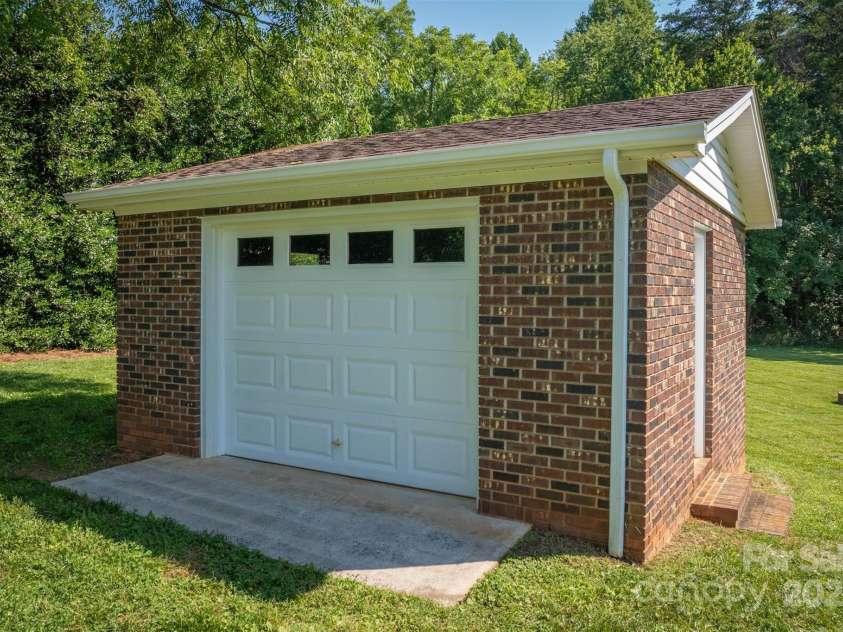 207 Valdese Drive, Morganton, NC 28655.  MLS# CAR4278371, YatesRealty ID 24905. 