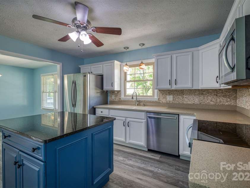 207 Valdese Drive, Morganton, NC 28655.  MLS# CAR4278371, YatesRealty ID 24905. 