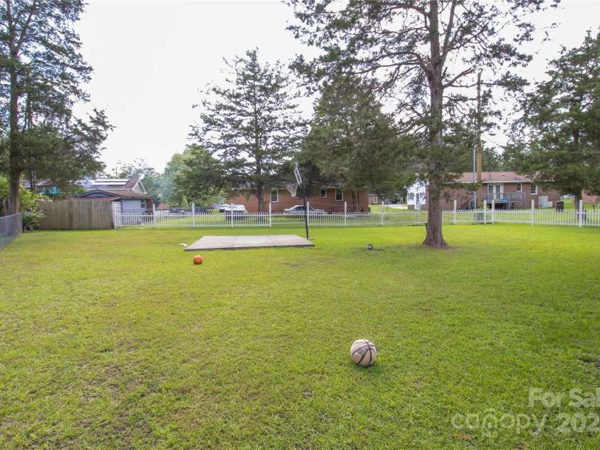 517 Fieldcrest Drive, Chester, SC 29706.  MLS# CAR4273124, YatesRealty ID 24906. 