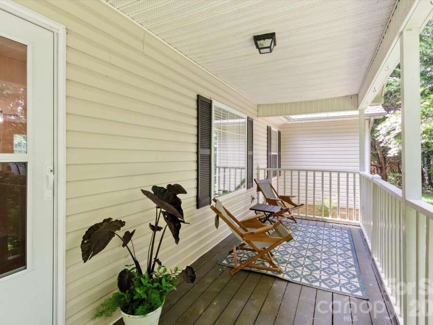 42 Bushwald Lane, Swannanoa, NC 28778.  MLS# CAR4369752, YatesRealty ID 24907. 