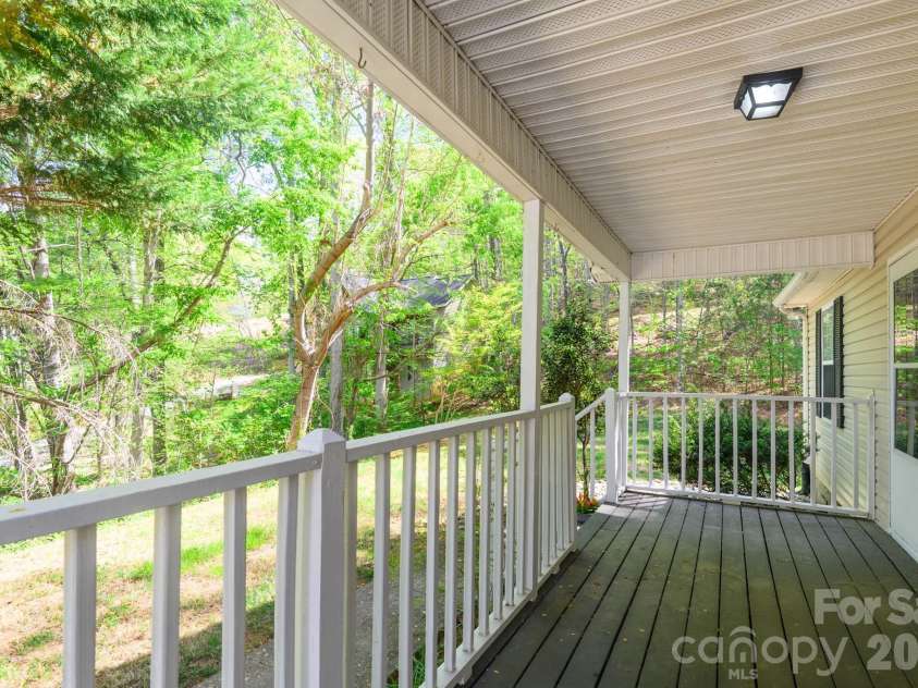 42 Bushwald Lane, Swannanoa, NC 28778.  MLS# CAR4369752, YatesRealty ID 24907. 