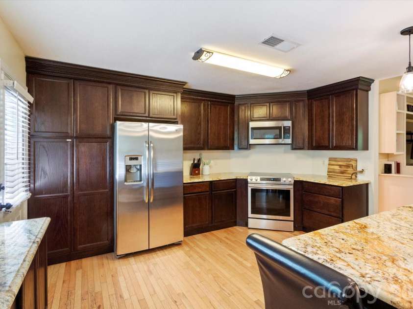 42 Bushwald Lane, Swannanoa, NC 28778.  MLS# CAR4369752, YatesRealty ID 24907. 