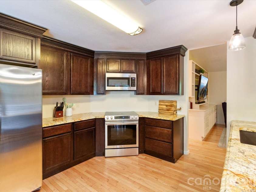 42 Bushwald Lane, Swannanoa, NC 28778.  MLS# CAR4369752, YatesRealty ID 24907. 