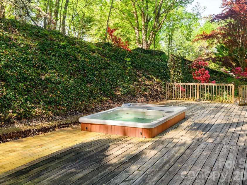 42 Bushwald Lane, Swannanoa, NC 28778.  MLS# CAR4369752, YatesRealty ID 24907. 