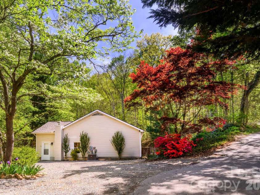 42 Bushwald Lane, Swannanoa, NC 28778.  MLS# CAR4369752, YatesRealty ID 24907. Parking Area