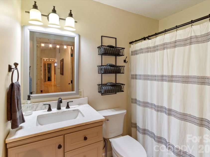 42 Bushwald Lane, Swannanoa, NC 28778.  MLS# CAR4369752, YatesRealty ID 24907. Second Bathroom