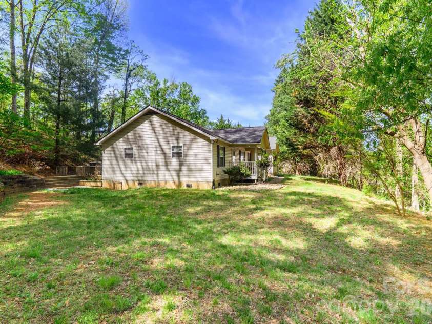 42 Bushwald Lane, Swannanoa, NC 28778.  MLS# CAR4369752, YatesRealty ID 24907. Side Yard