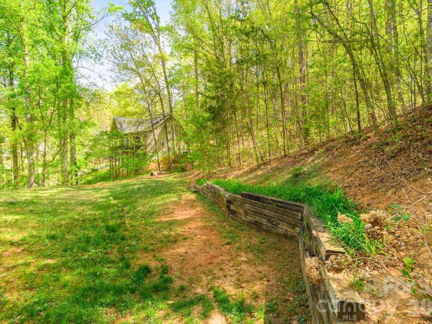 42 Bushwald Lane, Swannanoa, NC 28778.  MLS# CAR4369752, YatesRealty ID 24907. Side Yard
