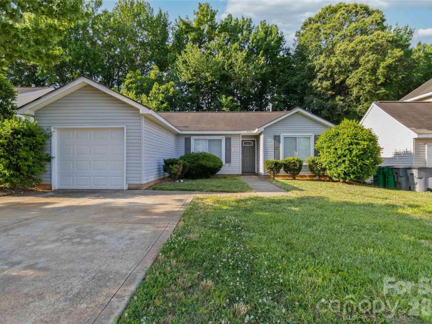 2721 Fairstone Avenue, Charlotte, NC 28269.  MLS# CAR4385179, YatesRealty ID 24908. 