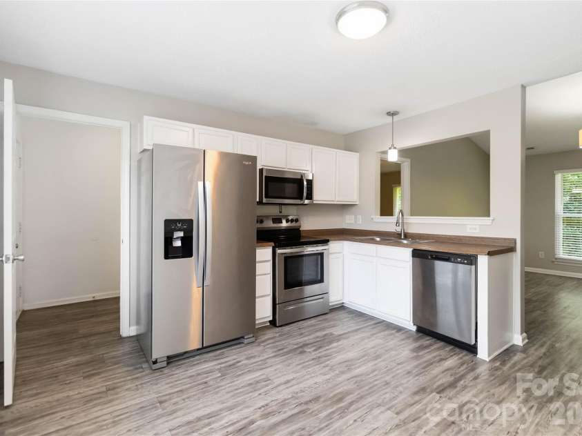 2721 Fairstone Avenue, Charlotte, NC 28269.  MLS# CAR4385179, YatesRealty ID 24908. 